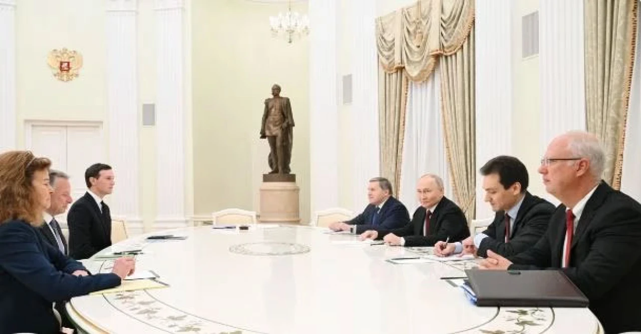 ৫ ঘন্টা আলোচনায় সমঝোতা ব্যর্থ! ইউক্রেন নিয়ে পুতিন-ট্রাম্প দূতদের বৈঠক ভেস্তে গেল