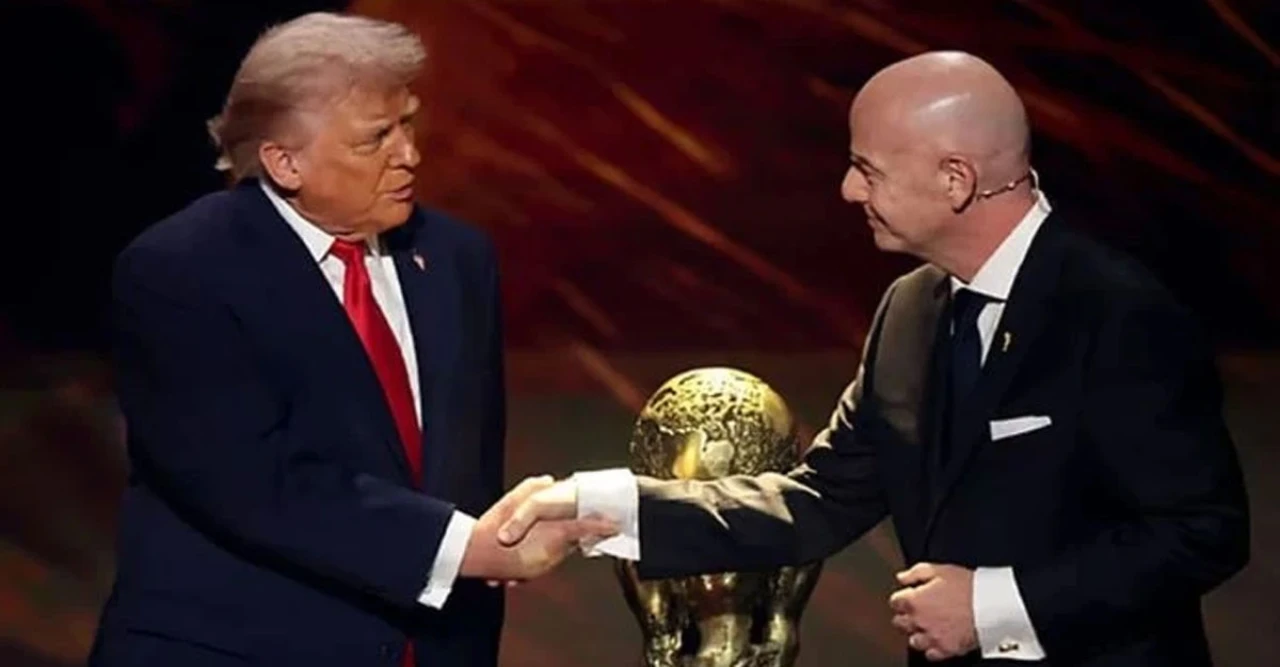 নোবেল না পেলেও ফিফা পুরস্কার ট্রাম্পের হাতে! ভারত-পাক যুদ্ধবিরতির কৃতিত্ব নিয়ে আবারও সরব হলেন মার্কিন প্রেসিডেন্ট!