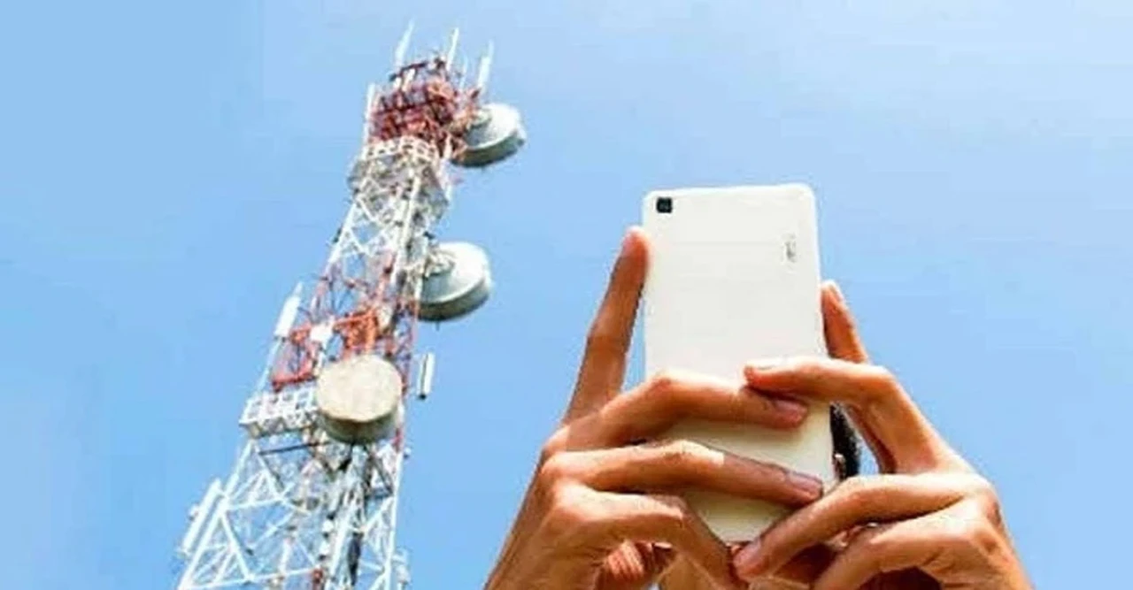 স্মার্টফোন হবে ‘নজরদারি ডিভাইস’? স্যাটেলাইট ট্র্যাকিং বাধ্যতামূলক করতে ভারতের নতুন পরিকল্পনা