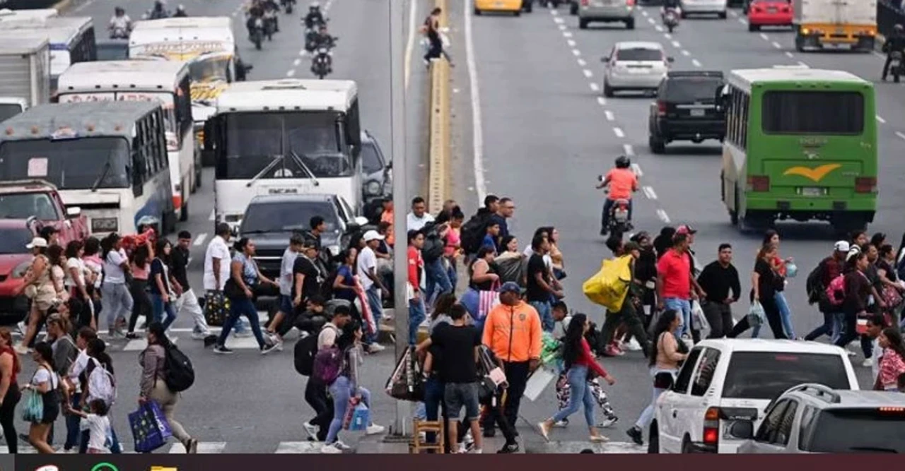 আমেরিকা হামলা করবে? ভেনেজুয়েলার মানুষ রাতে ঘুমাতে পারছেন না, ভয়ে কাঁপছে দেশ!