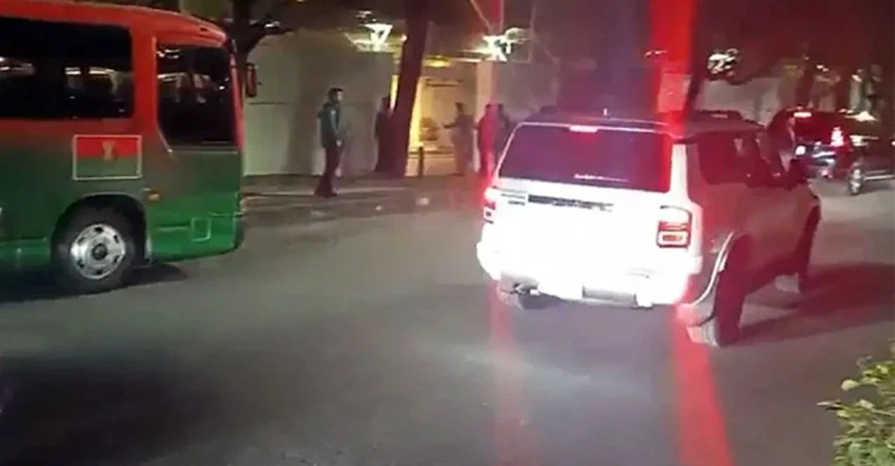 পূর্ণ পরিবার নিয়ে যমুনায়! প্রধান উপদেষ্টা ড. ইউনুসের সঙ্গে বৈঠকে তারেক রহমান"