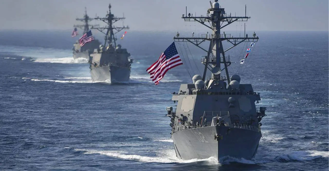 কথায় নরম, কাজে শক্ত! ইরানের দিকে মার্কিন রণতরীর জোরালো যাত্রা"