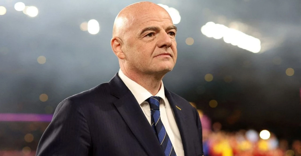 গণতন্ত্র নেই ফিফায়! ইনফান্তিনো এখন একনায়ক: প্লাতিনির তীব্র অভিযোগ"