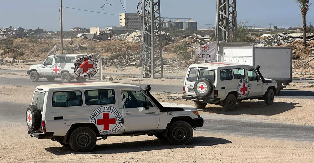 ইসরায়েলের কারাগার থেকে মুক্তি পেলেন আরও সাত ফিলিস্তিনি বন্দি, রেড ক্রস তত্ত্বাবধানে গাজায় প্রবেশ