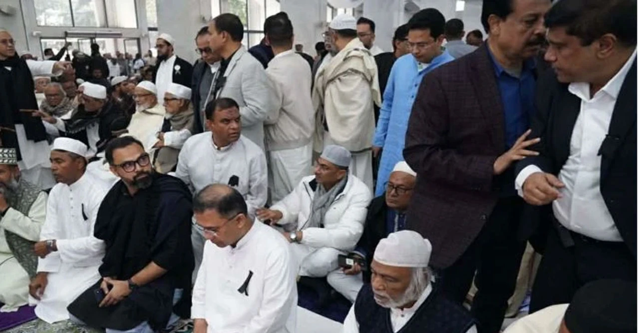 খালেদা জিয়ার রুহের মাগফিরাত কামনায় গুলশান আজাদ মসজিদে তারেক রহমানের দোয়া মাহফিল