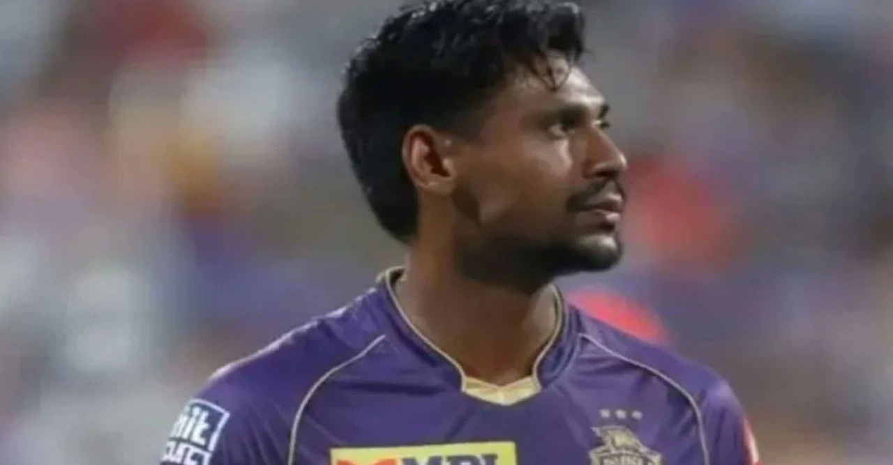 বিচিসিআই'র জোরাজুরিতে কেকে আর থেকে ছাটাই, মুস্তাফিজের আবেগঘন পোস্ট: "আলহামদুলিল্লাহ, ৪০০ উইকেট!"