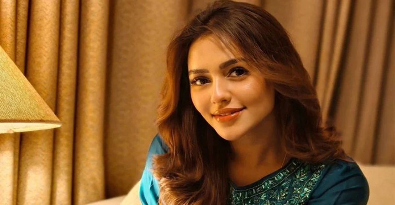 পডকাস্টে নুসরাত ফারিয়ার অজানা জীবনকথা, নামের গল্প থেকে প্রেমের দর্শনে খুলে গেল নতুন অধ্যায়