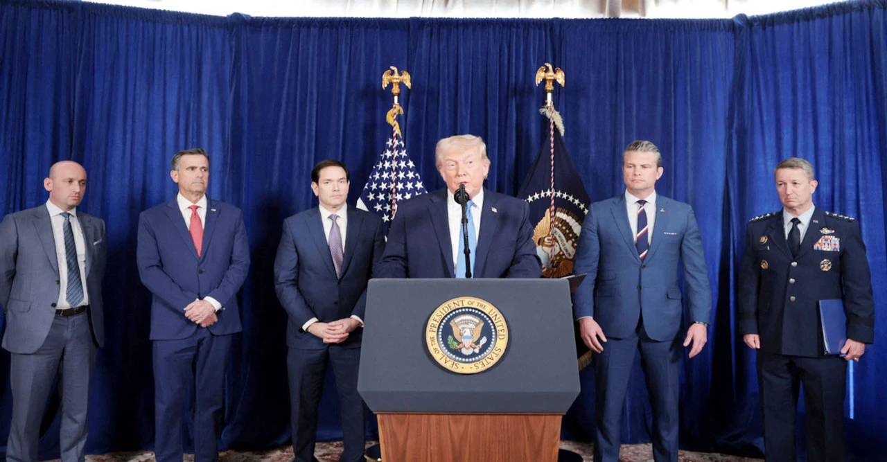 মাদুরো আটক, ট্রাম্পের হুঁশিয়ারি আবার! ভেনেজুয়েলায় নতুন সামরিক হুমকির শঙ্কা বাড়ল