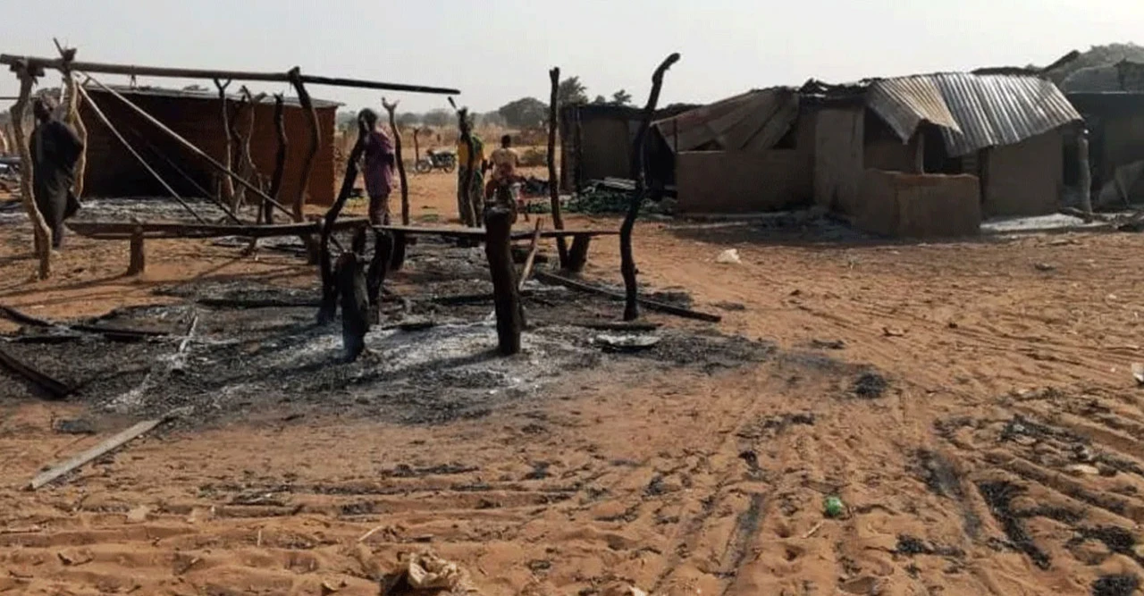 সন্ত্রাসীদের নির্মম হত্যাযজ্ঞ: নাইজেরিয়ার গ্রামে ৩০ জন নিহত, বহু অপহৃত! আতঙ্কে কাঁপছে এলাকা