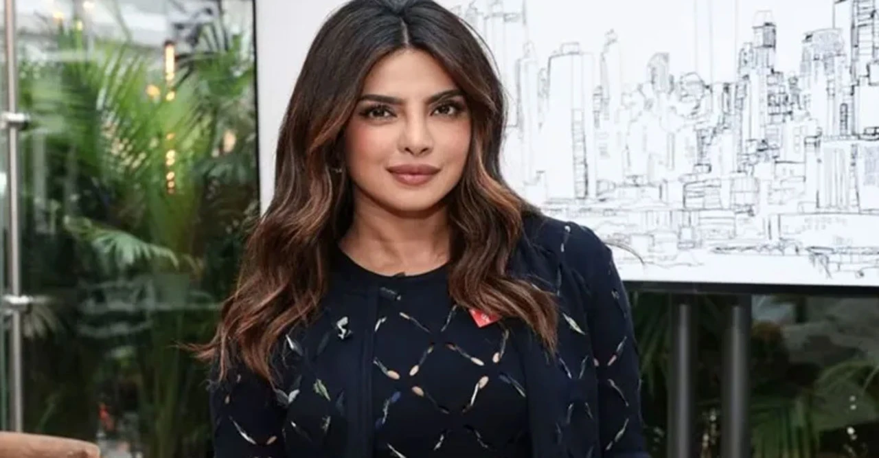 গোল্ডেন গ্লোবে সঞ্চালনা করবেন প্রিয়াঙ্কা! দেশি গার্লের সঙ্গে ক্লুনি-রবার্টসের মঞ্চে ঝড়