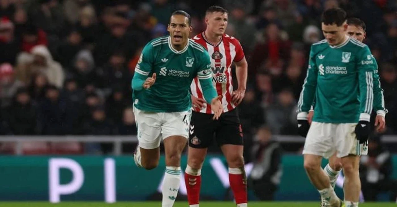 লিভারপুলের কষ্টের জয়! ভ্যান ডাইকের হেডে সান্ডারল্যান্ডের অজেয় ঘরের রেকর্ড ভাঙল রেডসরা – শিরোপা লড়াইয়ে নতুন আশা