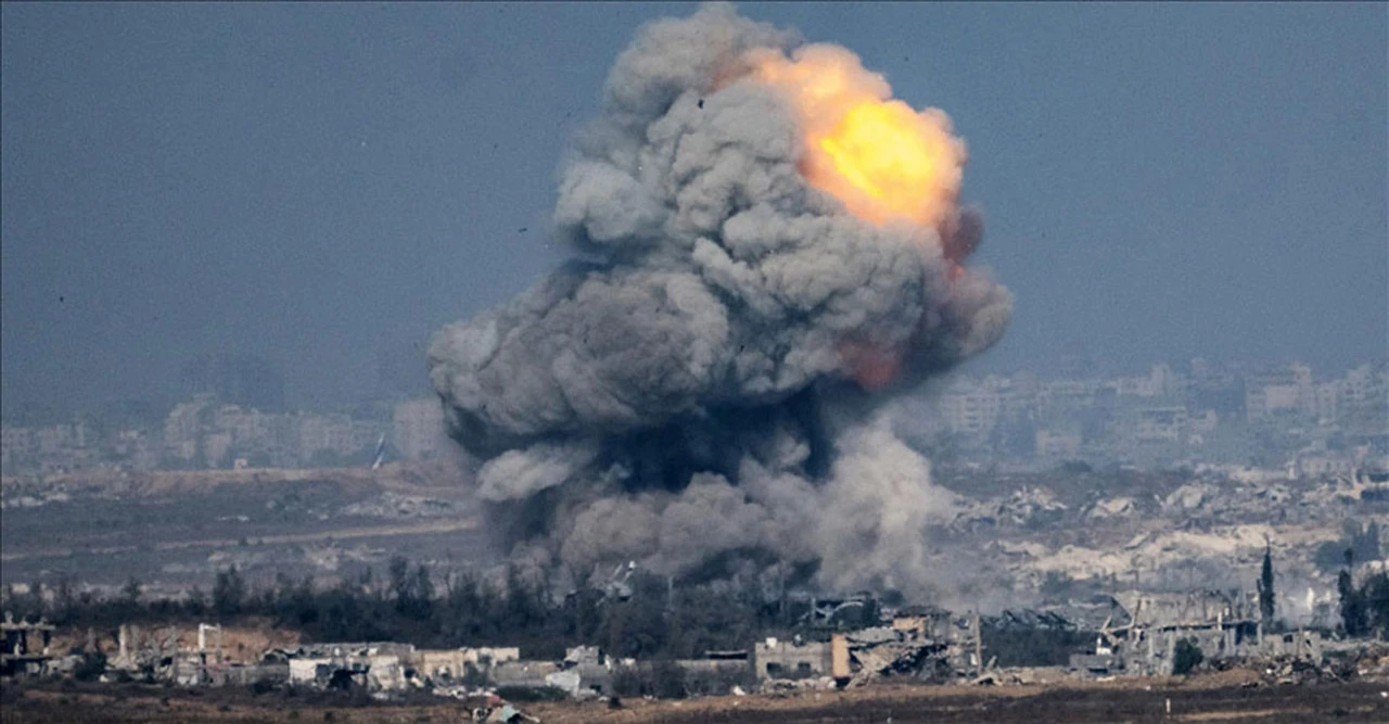 বার্লিনালে গাজা মন্তব্যে সরব অরুন্ধতী! 'রাজনীতি নয়' শুনে ক্ষোভে সরে দাঁড়ালেন বুকারজয়ী লেখক