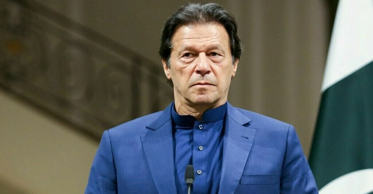 ইমরান খানের চোখের আলো নিভছে—পার্লামেন্টে বিরোধীদের লাগাতার অবস্থান! হাসপাতালে স্থানান্তর না হলে কী হবে