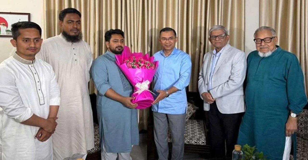 না ফেরার চিঠি! শপথের আগেই বড় চমক তারেক রহমানের, নাহিদের বাসায় যা নিয়ে গেলেন