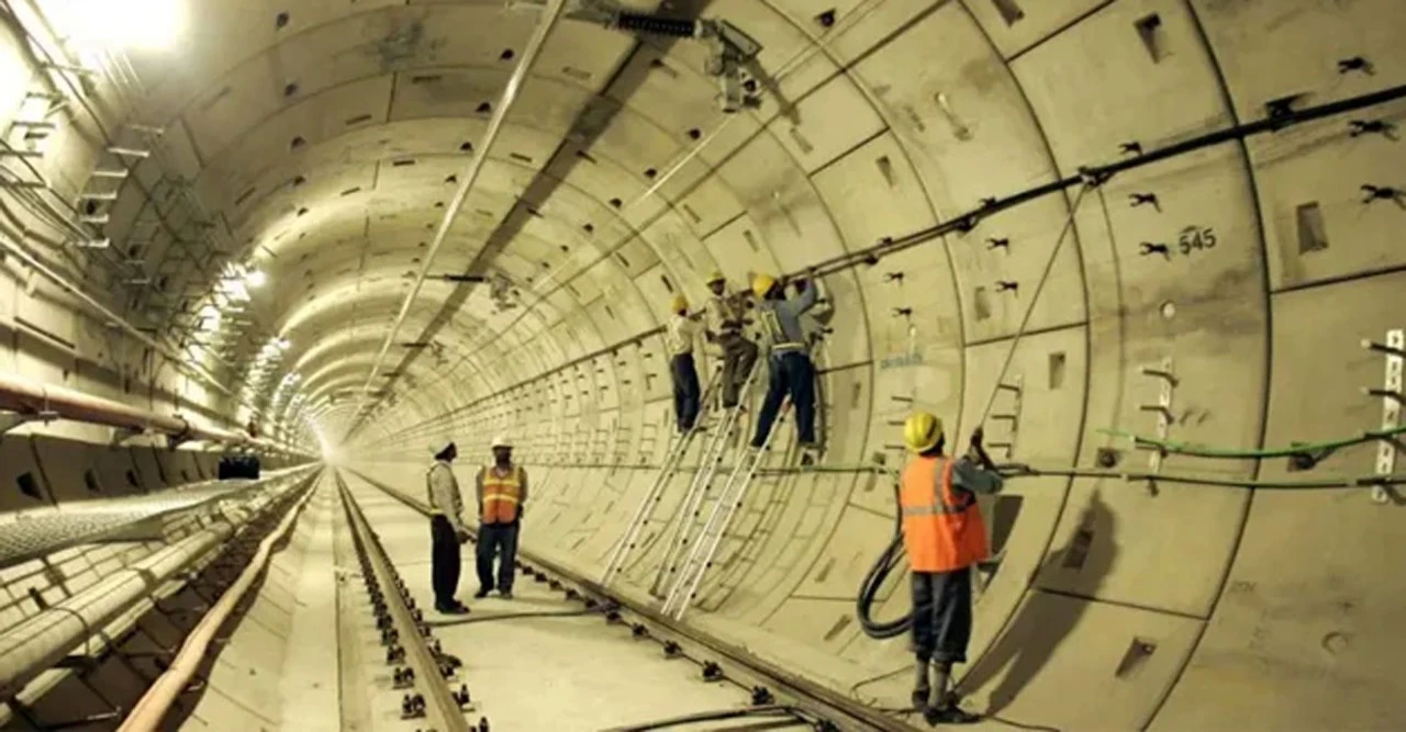 চিকেন্স নেকের নিচে গোপন সুড়ঙ্গ! ভারত কেন মাটির তলায় রেল বানাচ্ছে—সেনা চলাচলের জন্য নাকি যুদ্ধের প্রস্তুতি