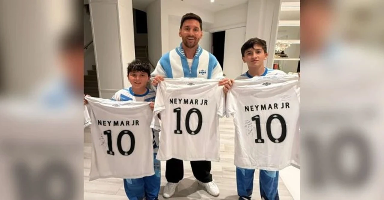 মেসি ও সন্তানদের জন্য নেইমারের বিশেষ উপহার, আবেগে ভাসছে ফুটবল বিশ্ব