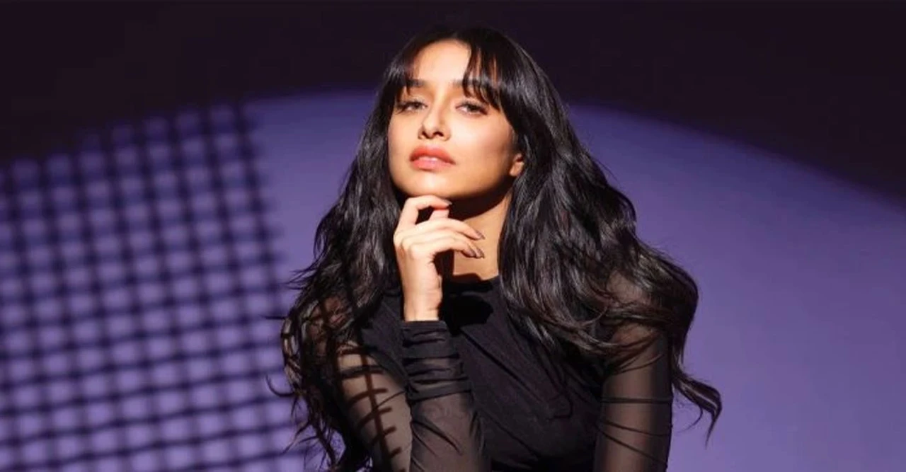 ভাইয়ের গ্রেপ্তার আর বাড়ির সামনের হাঙ্গামায় ভেঙে পড়েছিলেন শ্রদ্ধা, ঘরে বসে হাউমাউ করে কেঁদেছিলেন বলিউড স্টার!"