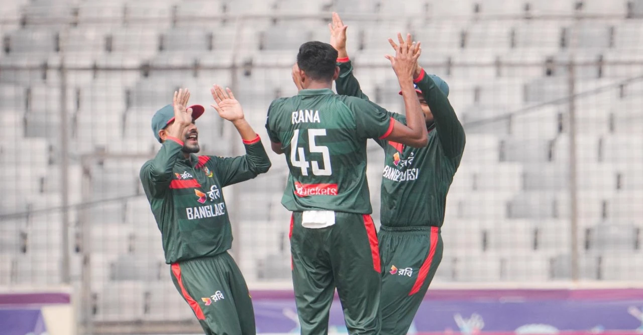 নাহিদ রানা ফাইফার শিকার, পাকিস্তানের ওপেনিং ভেঙে ৭৭ রানে ৭ উইকেট হারালো