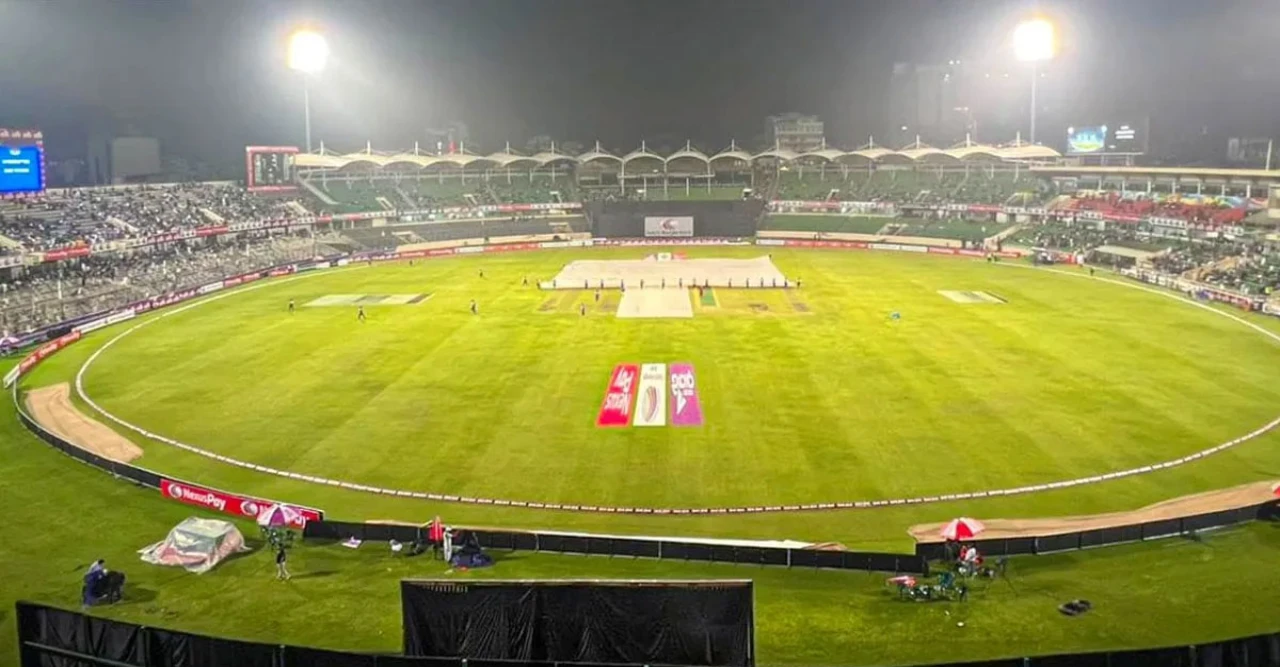 তিন উইকেটে বিপদে বাংলাদেশ, হঠাৎ মিরপুরে শিলাবৃষ্টি—বন্ধ হয়ে গেল বাংলাদেশ-পাকিস্তান ম্যাচ