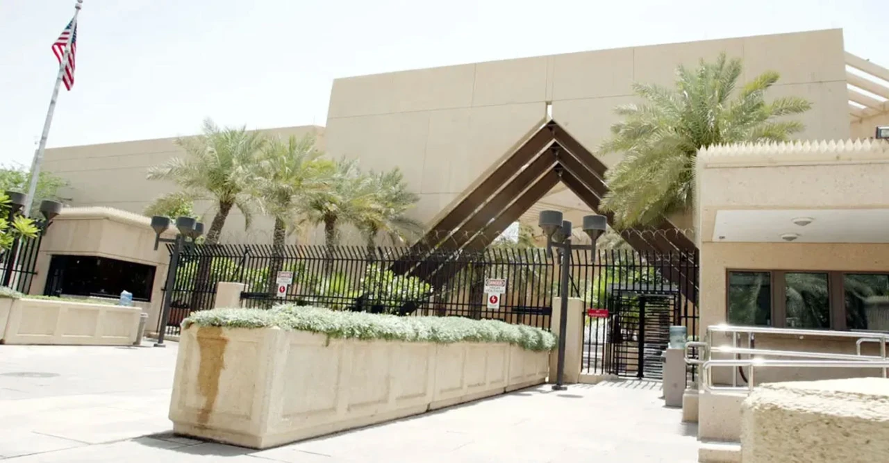 নিরাপত্তা সংকটে ওমান থেকে দূতাবাসকর্মীদের ফেরার নির্দেশ, মার্কিন নাগরিকদেরও ভ্রমণ সতর্কতা