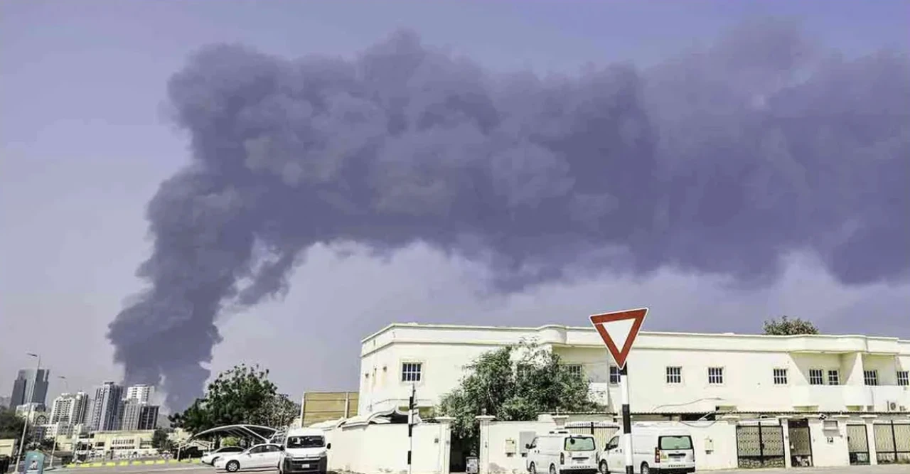 খারগ দ্বীপ হামলার জবাবে ইরান ড্রোন হামলা চালাল আমিরাতের প্রধান জ্বালানি স্থাপনায়