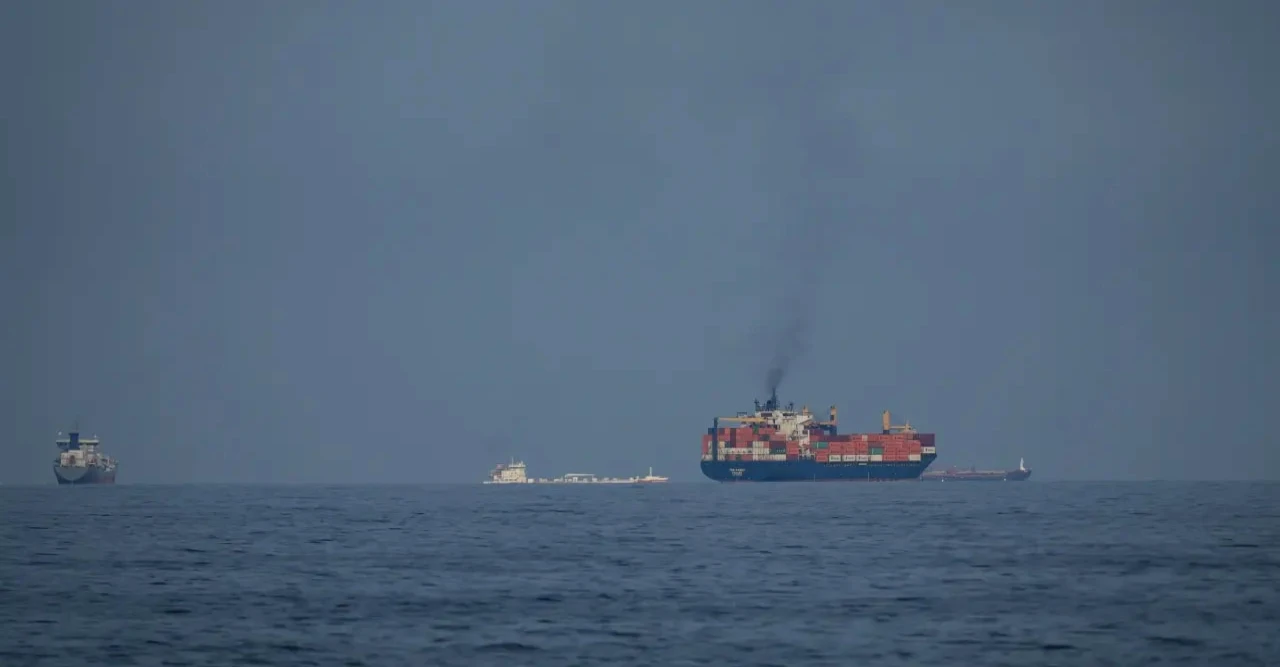 ইরান দিল ভারতীয় জাহাজকে হরমুজ প্রণালী পার হওয়ার নিরাপদ পথ, যুক্তরাষ্ট্রের ক্ষতি কোটি ডলারে