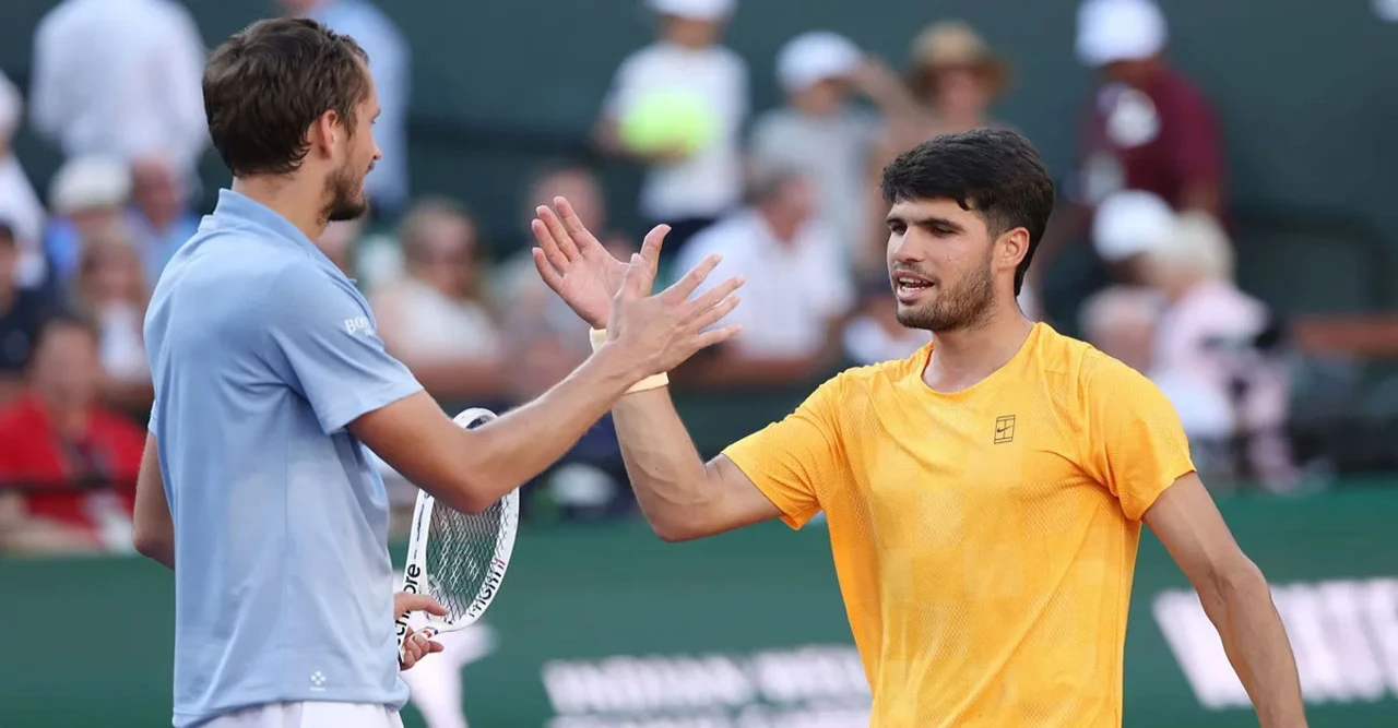 আলকারাজকে হারিয়ে মেদভেদেভ ফাইনালে, সিনারের সঙ্গে লড়াইয়ে জয়ের জন্য অপেক্ষা বৃদ্ধি