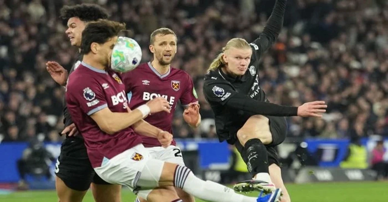 ম্যানচেস্টার সিটি এবার হোয়েস্ট হ্যামের বিরুদ্ধে হোঁচট খেয়ে শিরোপা দৌড়ে পিছিয়ে