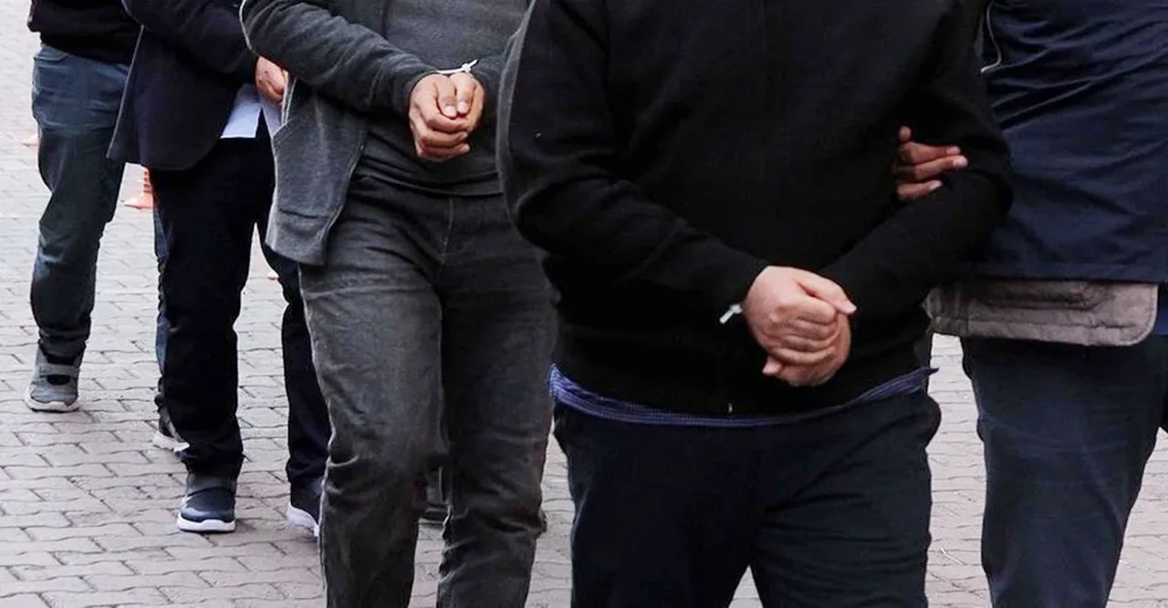 ফাঁস হচ্ছে গোপন তথ্য! ইরানে দেশদ্রোহিতার অভিযোগে ৫০০ জন গ্রেপ্তার