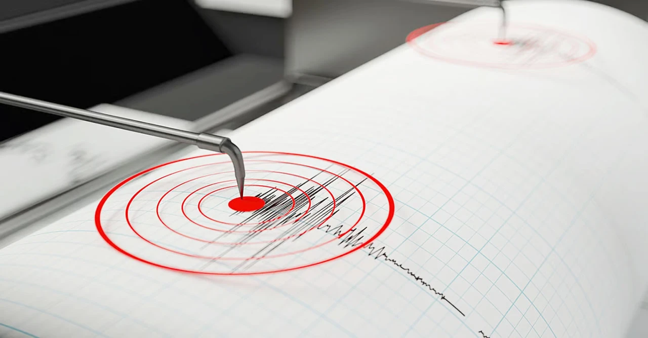 ইরানে যুদ্ধের মাঝেই ভূমিকম্প! ৪.৩ মাত্রার কম্পন, হামলার ভয়ে কাঁপছে দেশ—কী হবে এখন?