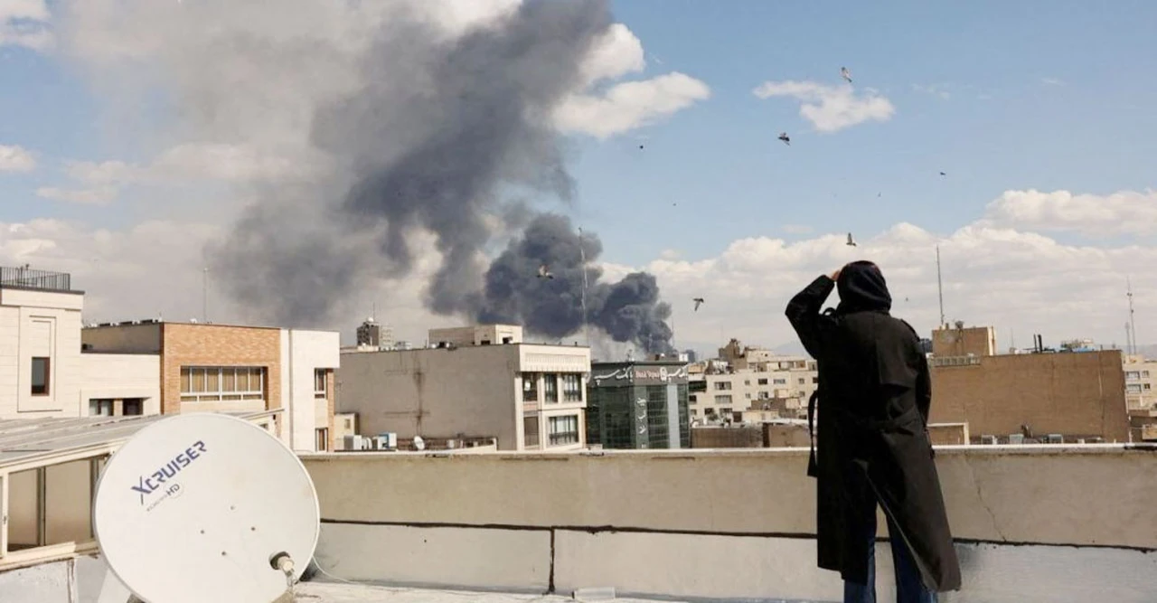 ইরানে তেলের ডিপো হামলার পর জনসাধারণের জ্বালানি কোটা কমিয়ে ২০ লিটারে সীমিত করা হলো