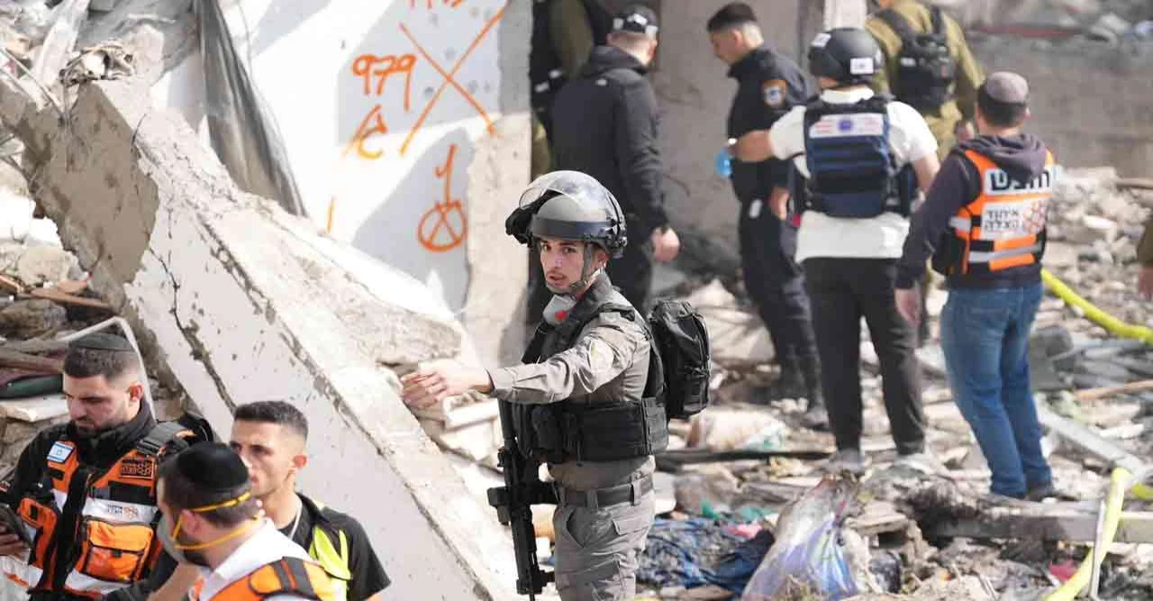 ইরানের ক্ষেপণাস্ত্র হামলায় ইসরায়েলে একজন নিহত, আহত বহু, কাতারে ভিডিও ছড়ানোর অভিযোগে গ্রেপ্তার