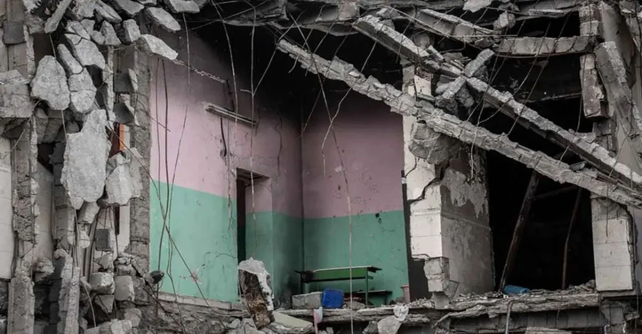 যুক্তরাষ্ট্র-ইসরায়েলি হামলায় ইরানে ৯৪২ স্কুল ক্ষতিগ্রস্ত, ধ্বংসস্তূপে পরিণত বেসামরিক অবকাঠামো ও জীবন