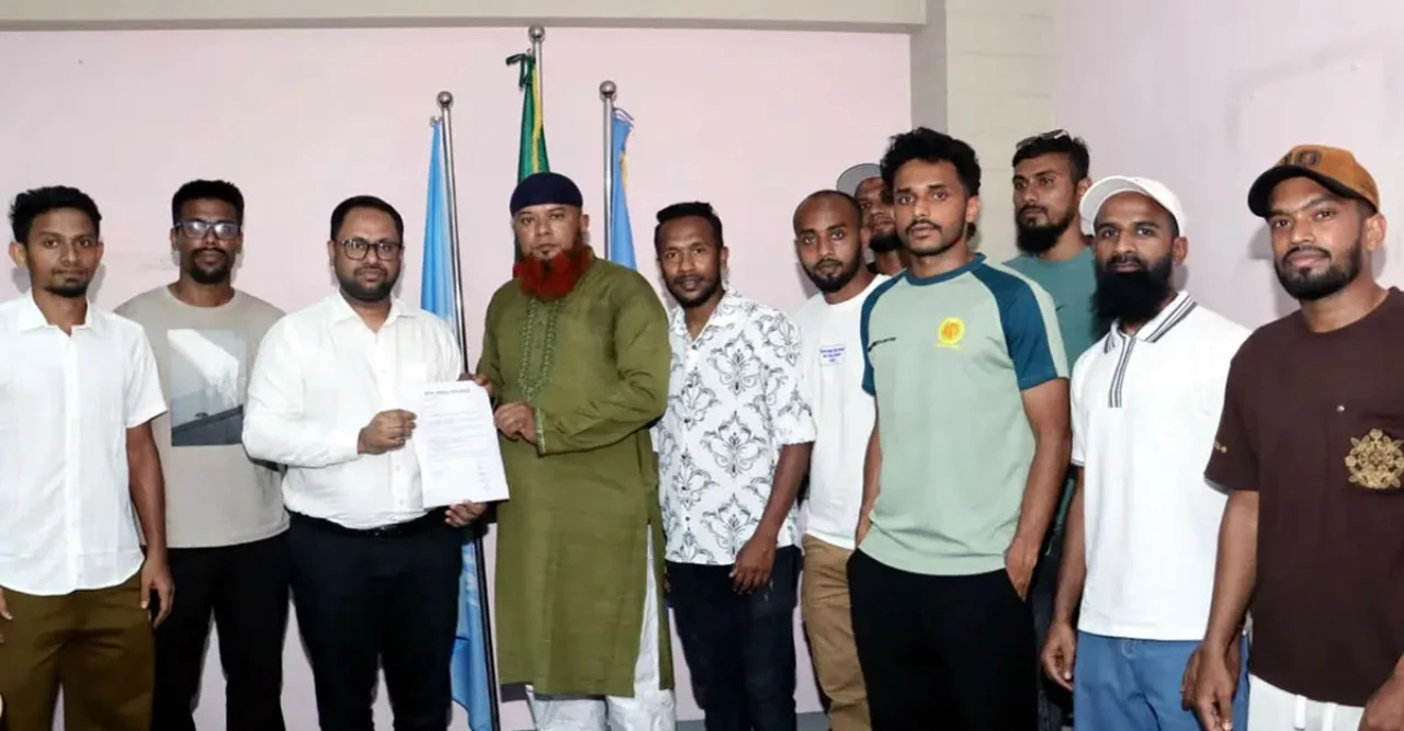 ব্রাদার্সের চমকে শেষ চারে উত্তেজনা, বাফুফে ভবনে আবাহনী–মোহামেডানের ফুটবলারদের ‘সার্ক কোটা আন্দোলন’