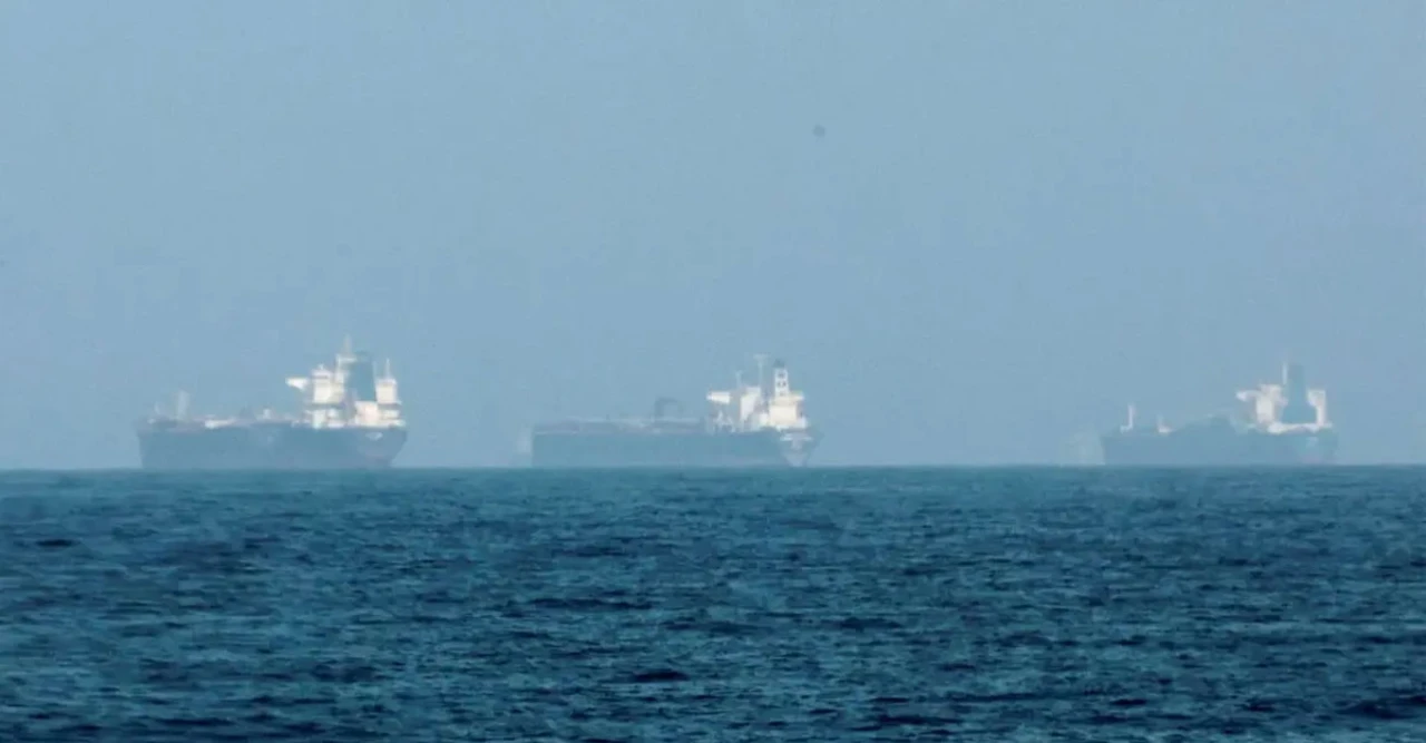 হরমুজ প্রণালিতে জাহাজ চলাচল নিয়ে নতুন প্রস্তাব দিল ইরান, তবে শর্তে আটকে সমাধান