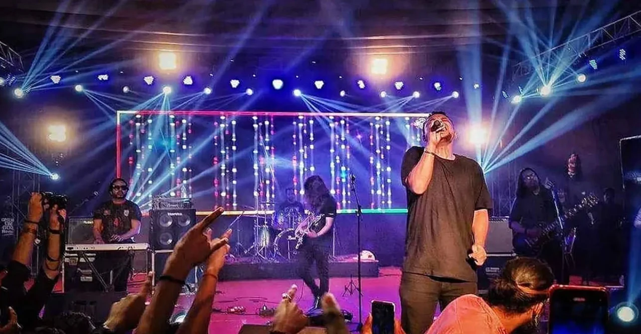 ভিড় সামলানোর শঙ্কায় শেষ মুহূর্তে বাতিল অ্যাশেজের বহুল প্রতীক্ষিত কনসার্ট, ভক্তদের হতাশা