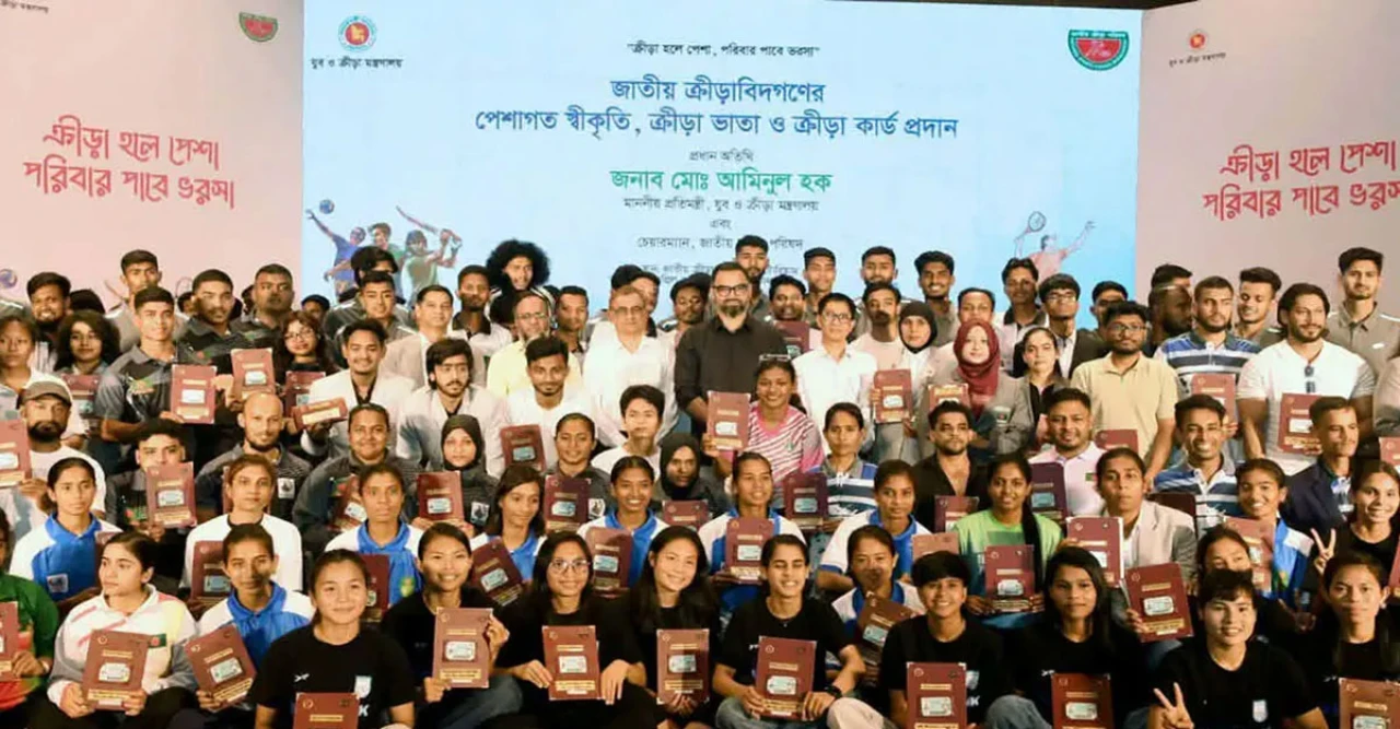 ক্রীড়া ভাতা বিতরণ অনুষ্ঠানেই বাফুফেতে আসার ডাক প্রধানমন্ত্রী ও তার ক্রীড়াপ্রেমী কন্যাকে