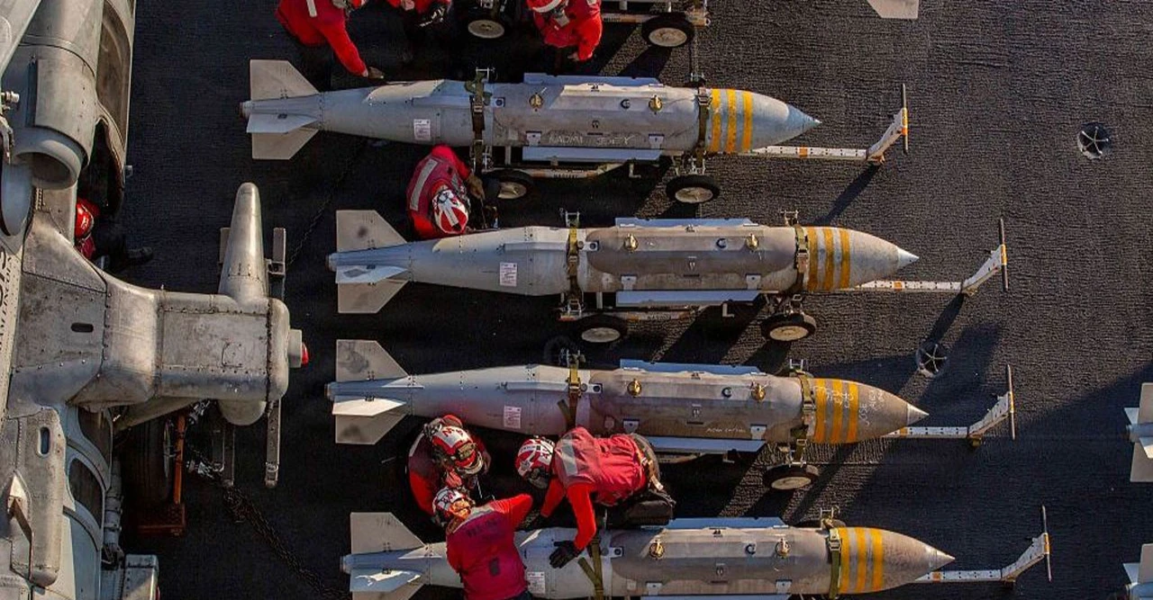 ইরান যুদ্ধেই অর্ধেক ক্ষেপণাস্ত্র শেষ, যুক্তরাষ্ট্রের ভেতরে বড় সংকটের ইঙ্গিত