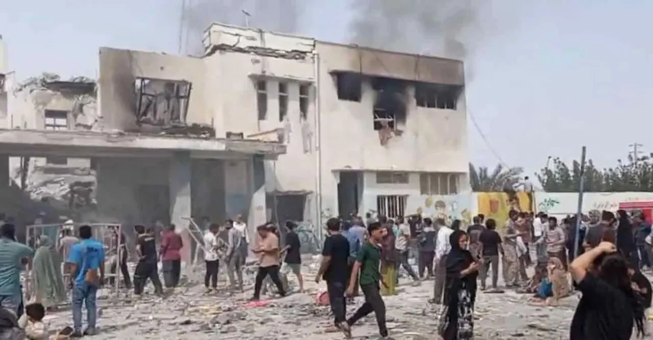 যুদ্ধেও থামেনি শিক্ষা! হামলায় ক্ষতিগ্রস্ত স্কুলের বড় অংশ মেরামত করে চমক দিল ইরান