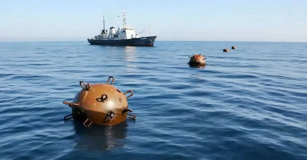 হরমুজ প্রণালি মাইনমুক্ত করতে ৬ মাস লাগবে, যুক্তরাষ্ট্রের সতর্কতা জ্বালানি বাজারে চাপ বাড়ছে