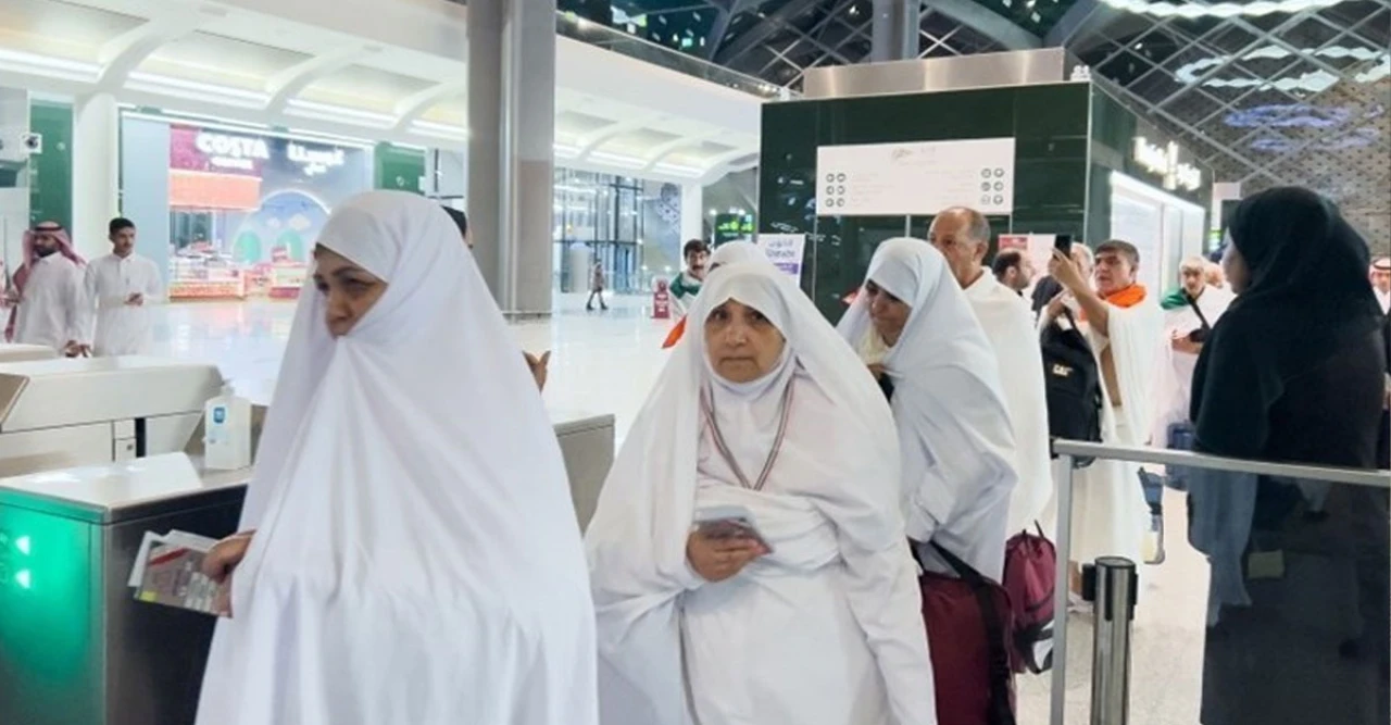 থামল না আরবের পথ! যুদ্ধ–টানাপড়েন পেরিয়েই হজে যাচ্ছেন ৩০ হাজার ইরানি