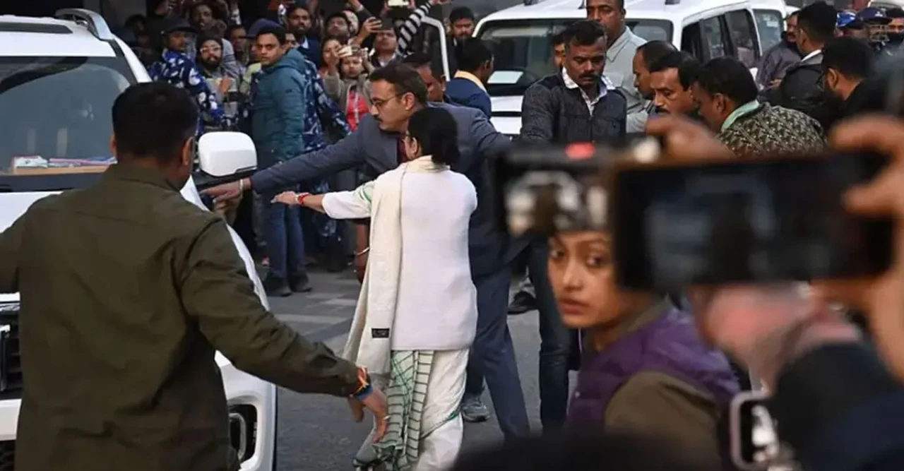 পশ্চিমবঙ্গের রাজনীতি এখন কাদের হাতে? চমকে দেওয়া সত্যি সামনে!