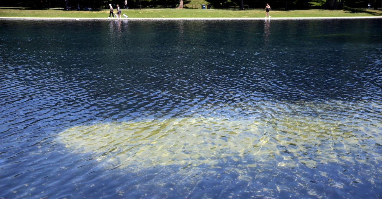 Vandalism or Malfunction? Lincoln Memorial Reflecting Pool Damage Sparks Heated Debate