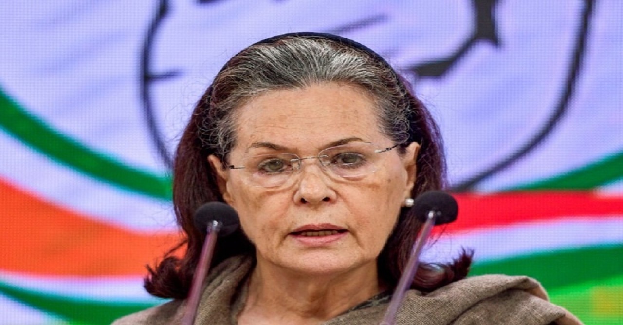 ভারত সরকার নিজেদের স্বার্থে ইতিহাস বিকৃত করতে চাচ্ছে : সোনিয়া গান্ধি