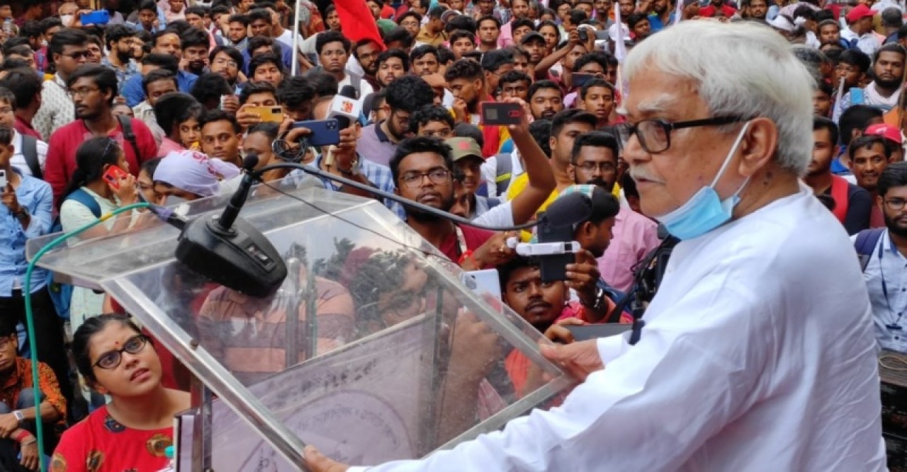 শঙ্কর রায়ের আমলে সিগারেটের প্যাকেটে লিখে চাকরি দেওয়া হতো : বিমান বসু