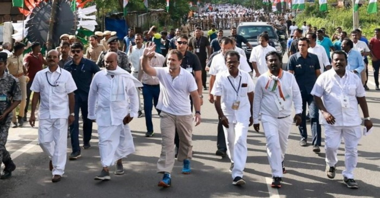 কংগ্রেস সভাপতি: ধোঁয়াশা রেখে রাহুল বললেন, ভোটে লড়াই করি বা না করি, কারণ জানাব