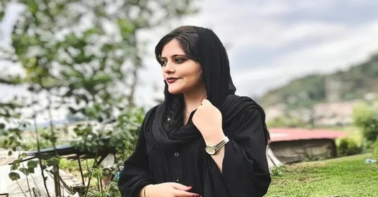 হিজাব না পরার ‘অপরাধ’, তরুণীকে থানার মধ্যে পিটিয়ে মারল ইরান পুলিশ