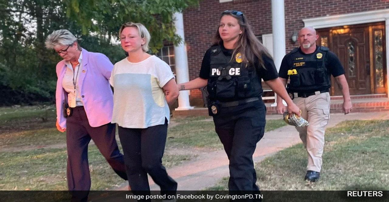 ছাত্রীকে ধ'র্ষ'ণের অভিযোগে মার্কিন শিক্ষিকাকে গ্রেফতার করল পুলিশ