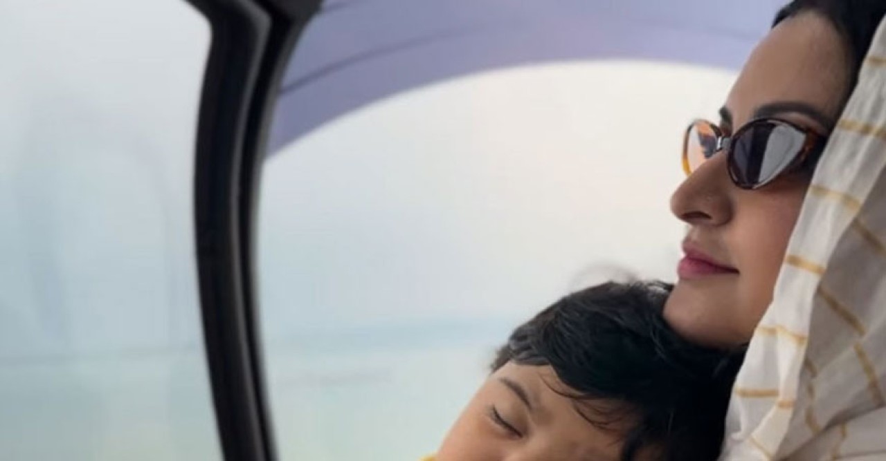 হেলিকপ্টারে ছেলেকে নিয়ে কোথায় গেলেন পরীমনি?