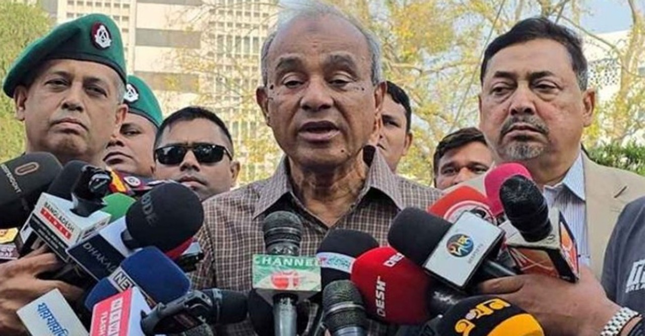 অবৈধ ভারতীয়দের নিয়ম মেনে ফেরত পাঠাবে বাংলাদেশ: স্বরাষ্ট্র উপদেষ্টা